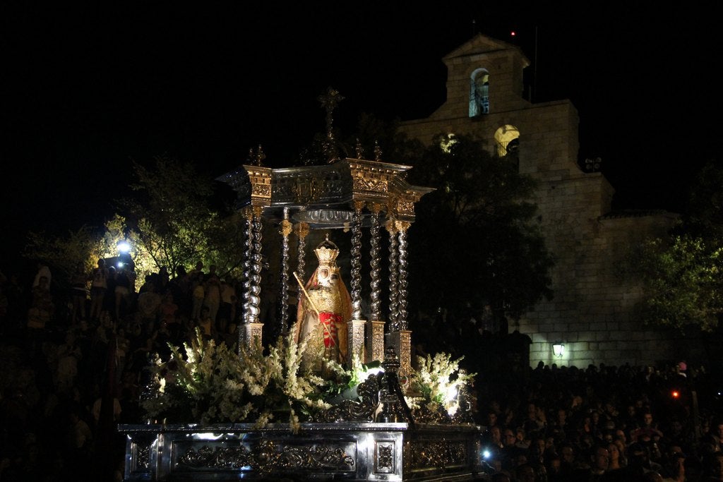 Multitudinario encuentro nocturno con La Morenita