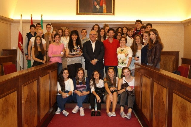 14 alumnos de Hungría visitan la ciudad a través de un programa de intercambio con SAFA