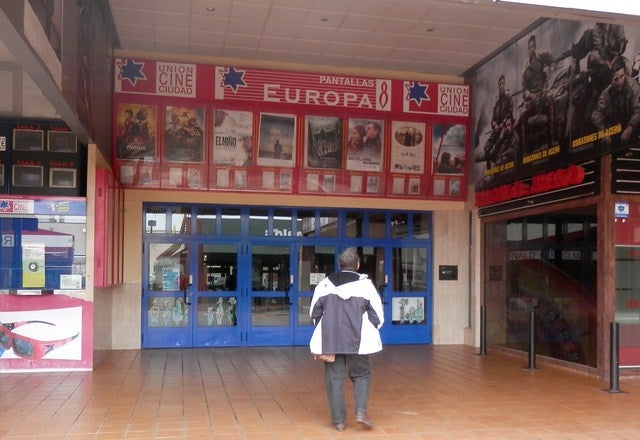 La no llegada de la digitalización a los cines de la ciudad merma la asistencia