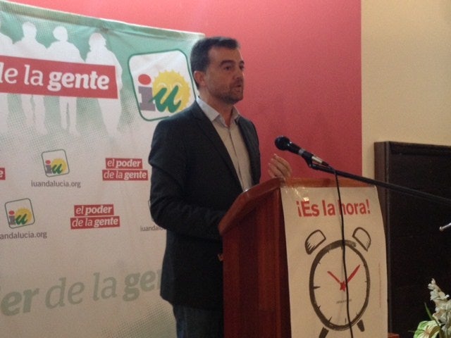 El coordinador regional del IU defiende la creación de una banca pública andaluza y exige un impulso para la conexión del corredor de Jaén