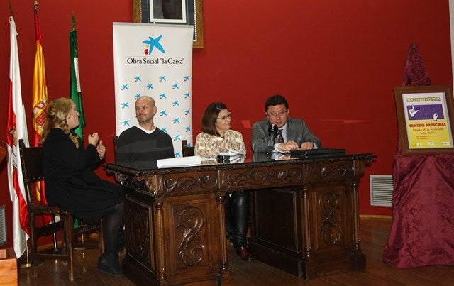 Diez artistas compiten por eliminar las barreras en el primer Festival de Lengua de Signos de Andújar