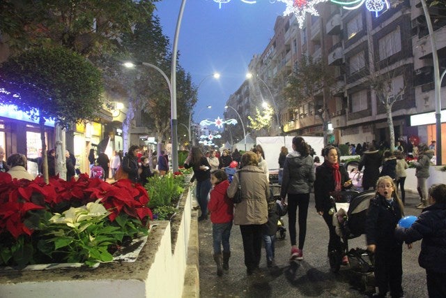 La ciudadanía se acerca a visitar la Corredera en su Finde Especial de Navidad