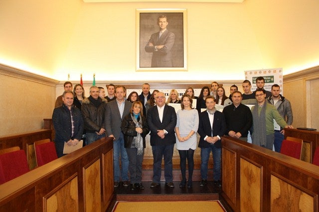 6 de los 15 jóvenes formados en el Taller de Apicultura han dado el paso de emprender