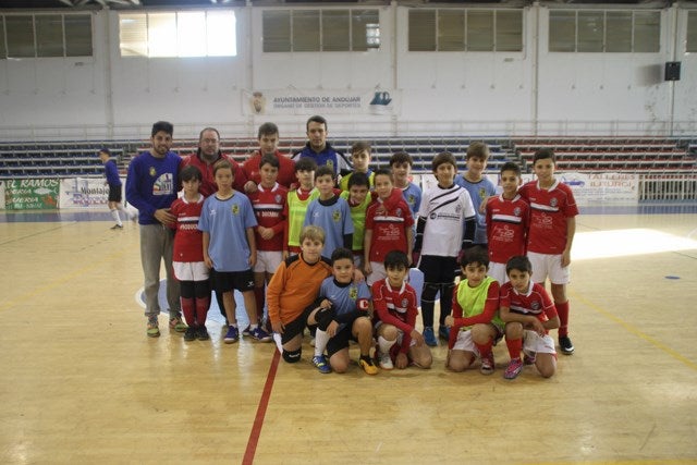 Gran ambiente en XXV Torneo de Navidad del Andújar Fútbol Sala que tuvo tintes solidarios