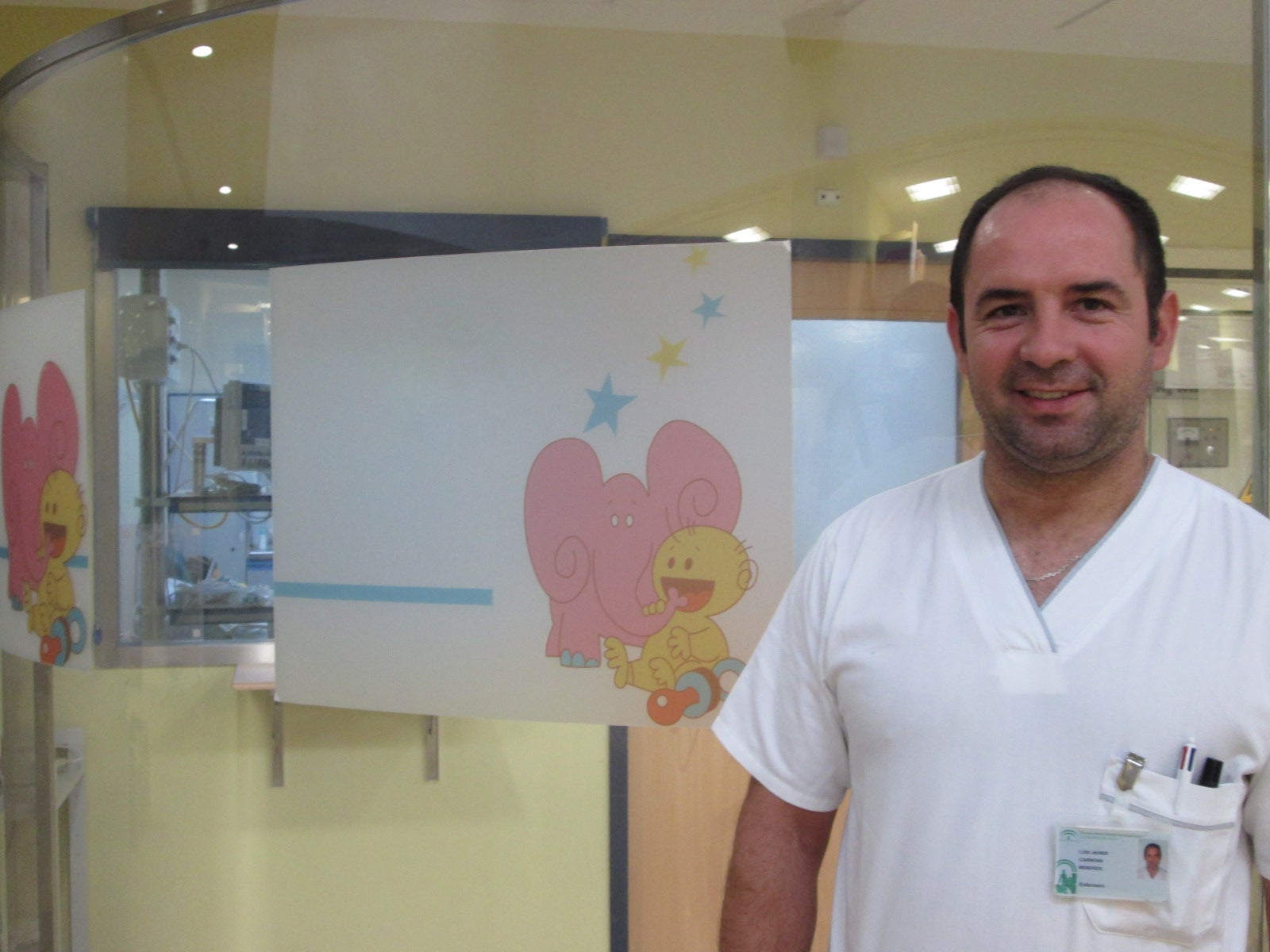 Luis Javier Carmona Mendoza, enfermero de la Unidad Especial: “Cuando se diagnostica un nuevo caso de diabetes, educamos en los tres pilares básicos de su control: insulina, alimentación y ejercicio”