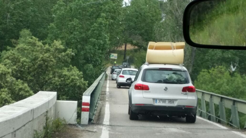 Escasa retención de tráfico en la subida al Santuario