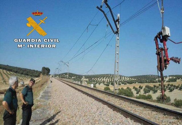 La Guardia Civil detiene a dos personas por el robo de catenarias en el tramo de Espelúy y Villanueva de la Reina