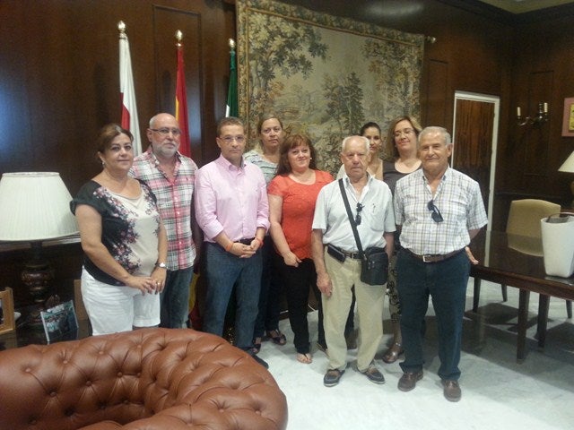 El consistorio firma un convenio con Alcazaba para impulsar la Escuela de Verano para familias con menos recursos