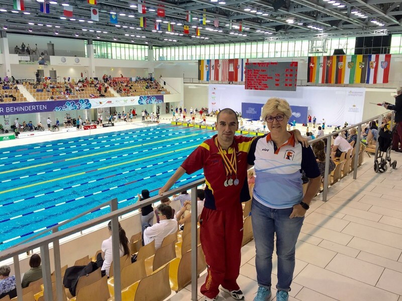 MIguel Ángel junto a su entrenadora Esperanza Jáqueti en Berlín. 