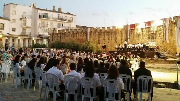 Amplia afluencia de público en esta edición del Encuentro de Bandas de Arjonilla. 