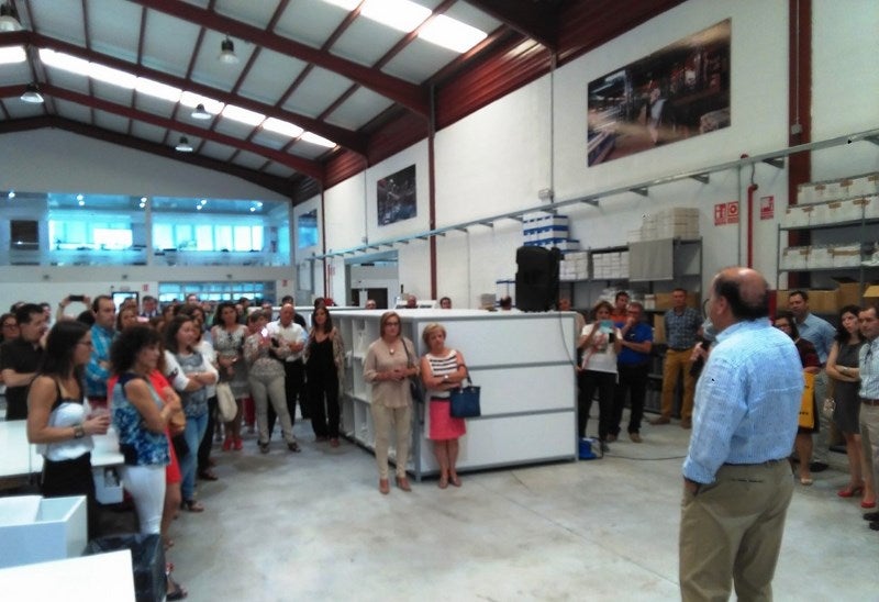 Antonio Expósito agradece el apoyo de sus trabajadores y proveedores en la jornada de puertas abiertas de sus nuevas instalaciones. 