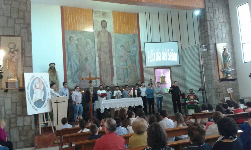 Presentación de los estudiantes seminaristas en la Parroquia de Cristo Rey. 