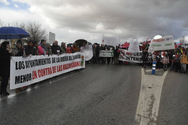 Un empresario pretende construir un complejo de siete granjas de cerdos en una extensión de 1.100 hectáreas en Dehesas de Guadix a dos kilómetros de Cuevas del Campo 