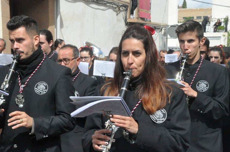 Fotos: La Cofradía de Santiago realiza una excelente estación de penitencia