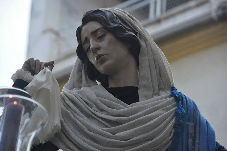 Fotos: La Cofradía de Santiago realiza una excelente estación de penitencia