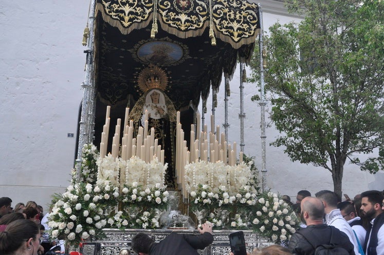 Fotos: La Cofradía de Santiago realiza una excelente estación de penitencia