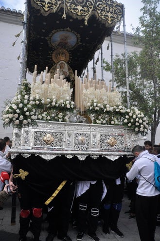 Fotos: La Cofradía de Santiago realiza una excelente estación de penitencia