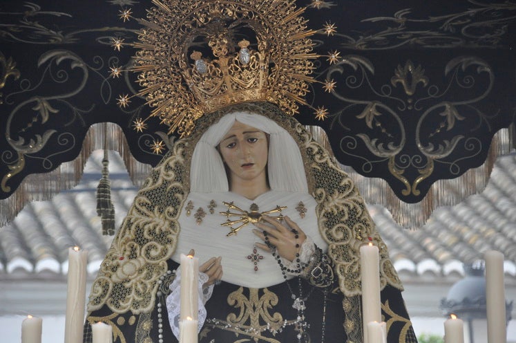 Fotos: La Cofradía de Santiago realiza una excelente estación de penitencia