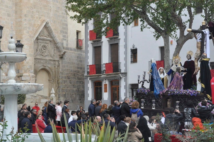Fotos: La Cofradía de Santiago realiza una excelente estación de penitencia