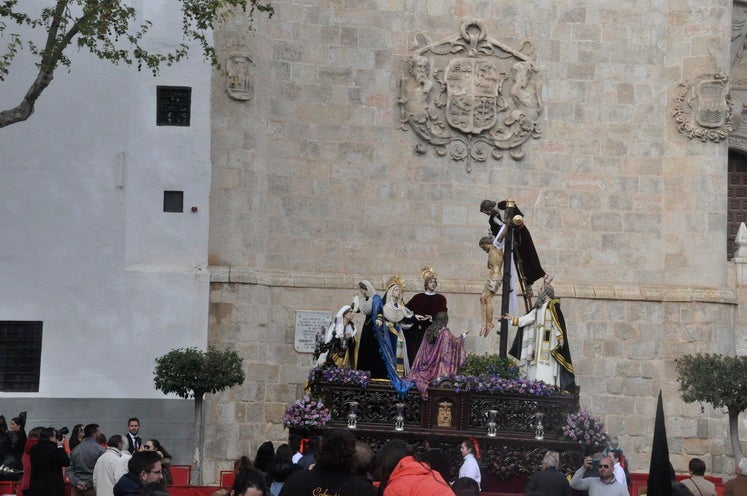 Fotos: La Cofradía de Santiago realiza una excelente estación de penitencia
