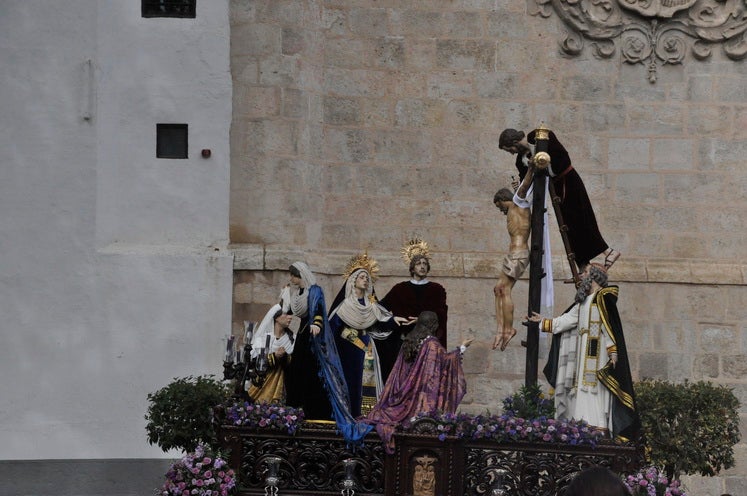 Fotos: La Cofradía de Santiago realiza una excelente estación de penitencia