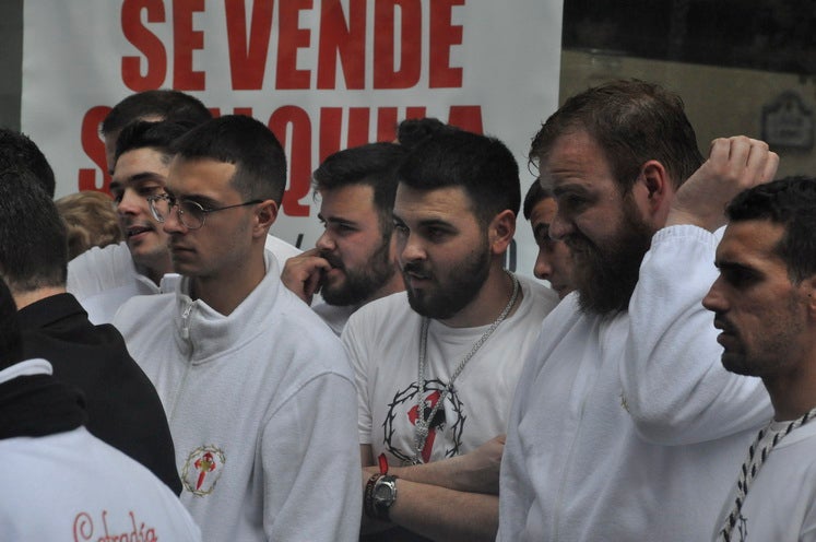 Fotos: La Cofradía de Santiago realiza una excelente estación de penitencia