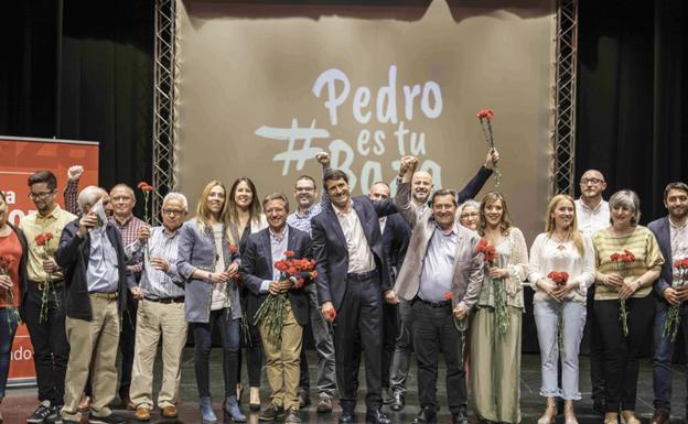 Candidatos socialistas en el escenario del Ideal 