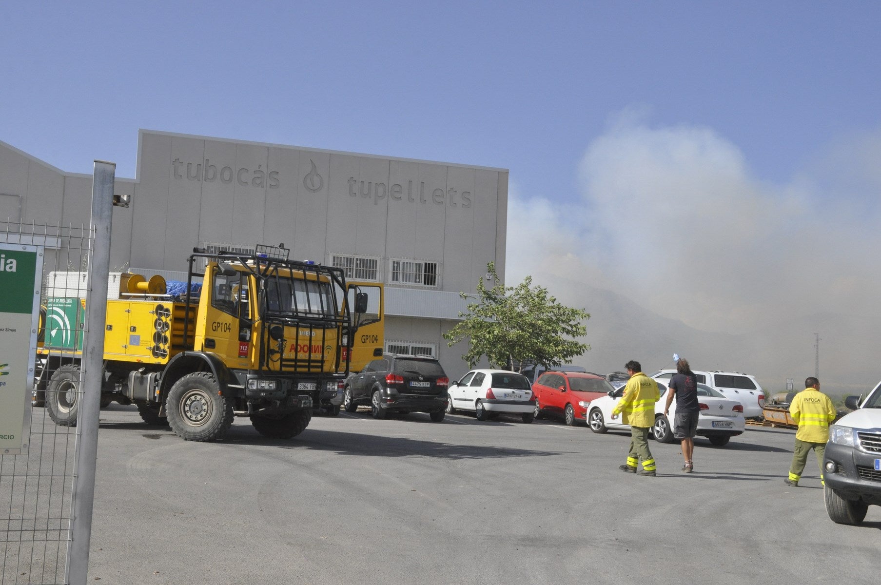 Fotos: Las imágenes del incendio de la fábrica de pellets de Huéscar