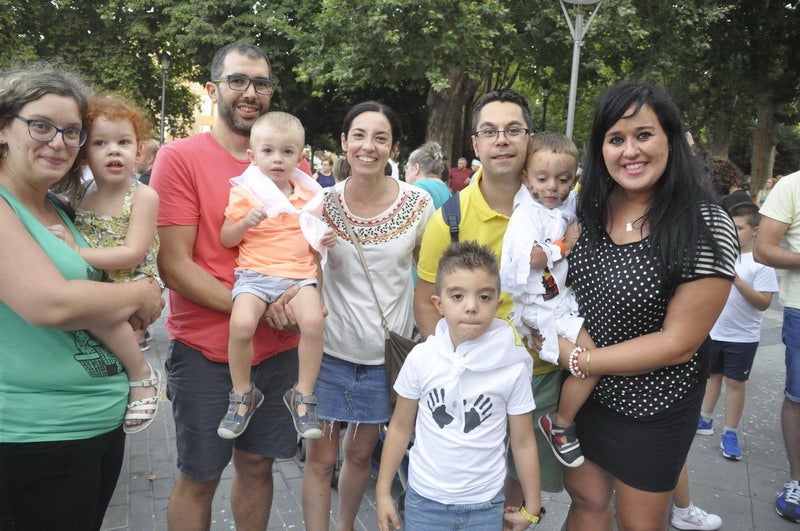 Los niños de Baza disfrutan en la mañana de este viernes del Cascamorras Infantil. 