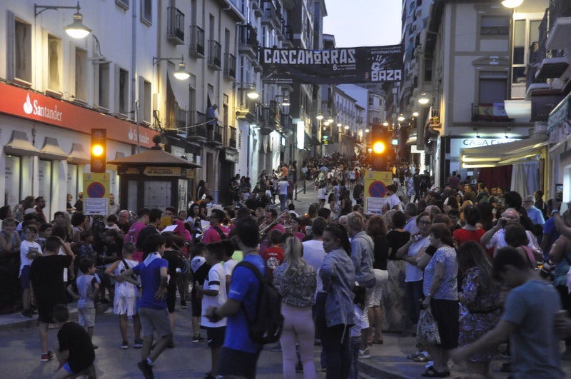 Los niños de Baza disfrutan en la mañana de este viernes del Cascamorras Infantil. 