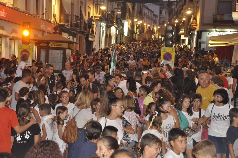 Los niños de Baza disfrutan en la mañana de este viernes del Cascamorras Infantil. 