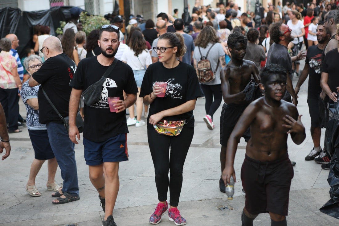 Aquí puedes ver una selección de las mejores fotografías del multitudinario Cascamorras, que ha reunido a unas 15.000 personas en Baza