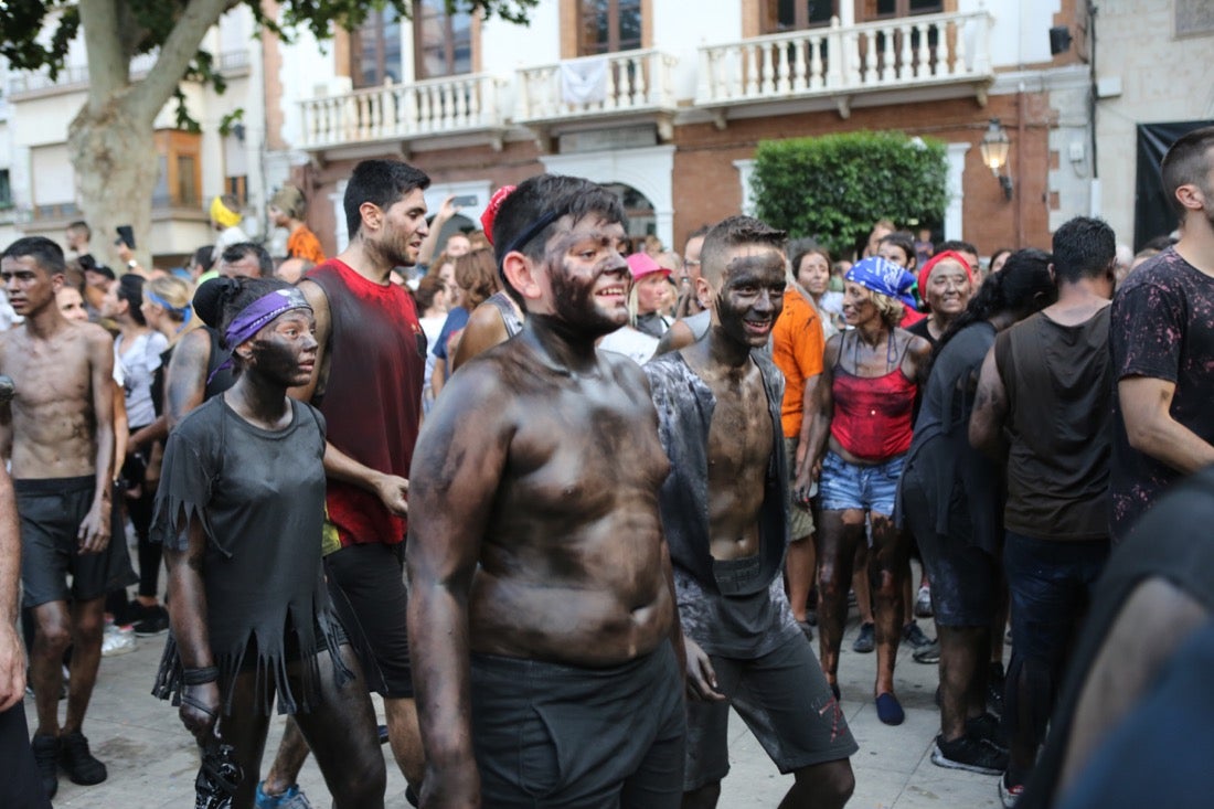 Aquí puedes ver una selección de las mejores fotografías del multitudinario Cascamorras, que ha reunido a unas 15.000 personas en Baza