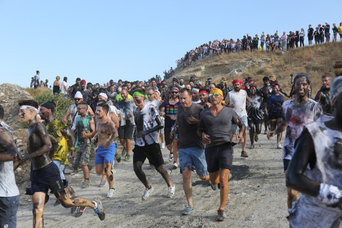 Aquí puedes ver una selección de las mejores fotografías del multitudinario Cascamorras, que ha reunido a unas 15.000 personas en Baza