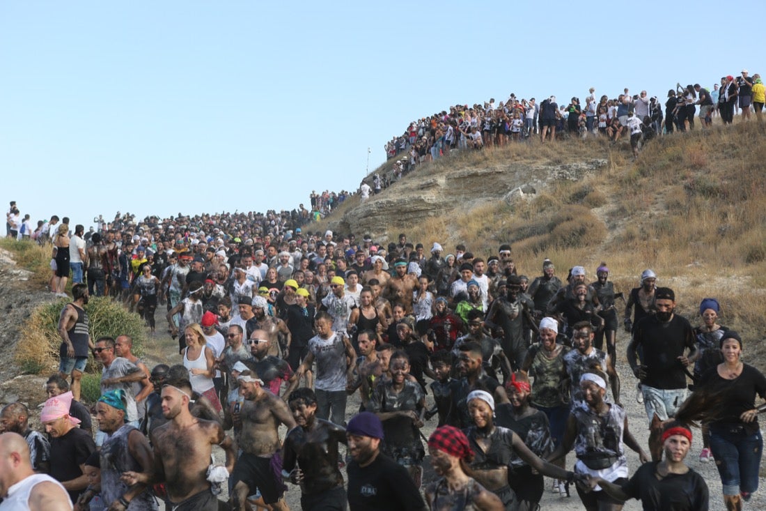 Aquí puedes ver una selección de las mejores fotografías del multitudinario Cascamorras, que ha reunido a unas 15.000 personas en Baza