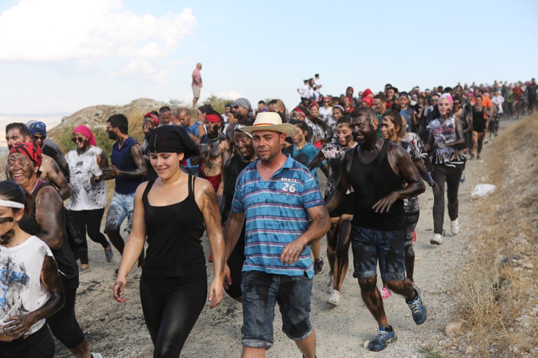 Aquí puedes ver una selección de las mejores fotografías del multitudinario Cascamorras, que ha reunido a unas 15.000 personas en Baza