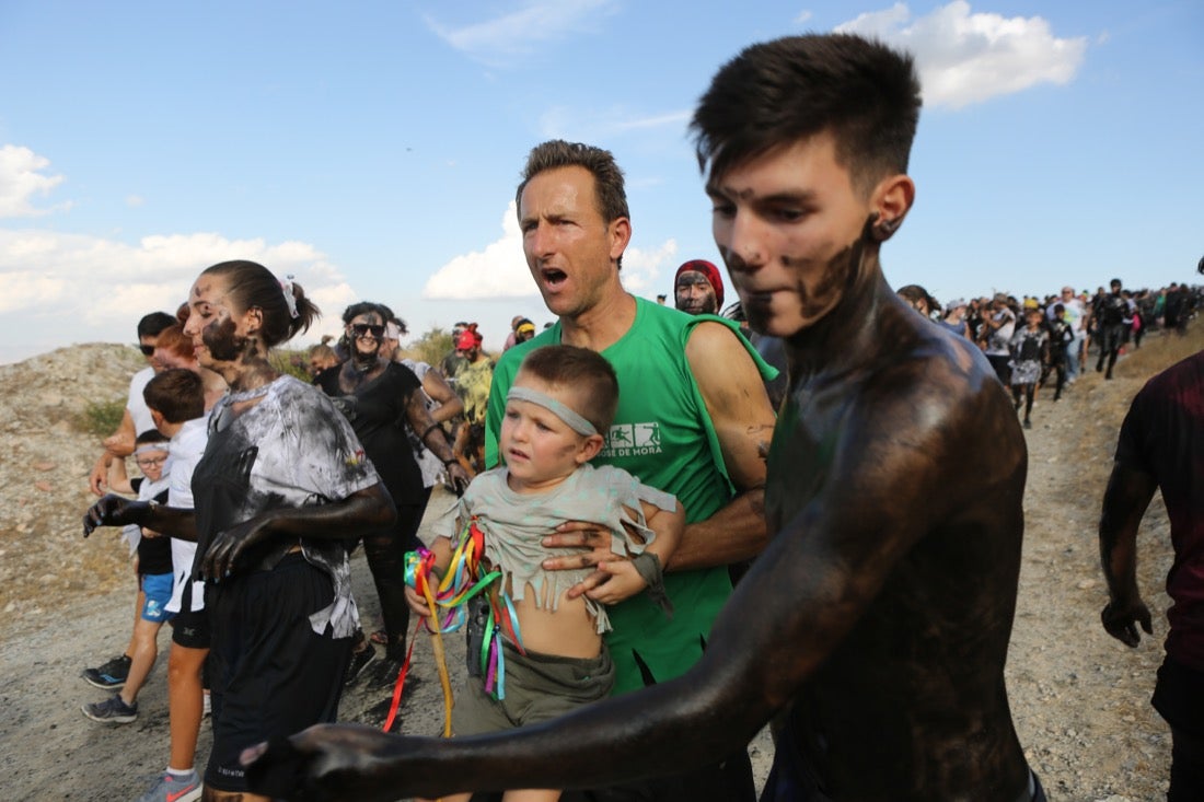 Aquí puedes ver una selección de las mejores fotografías del multitudinario Cascamorras, que ha reunido a unas 15.000 personas en Baza