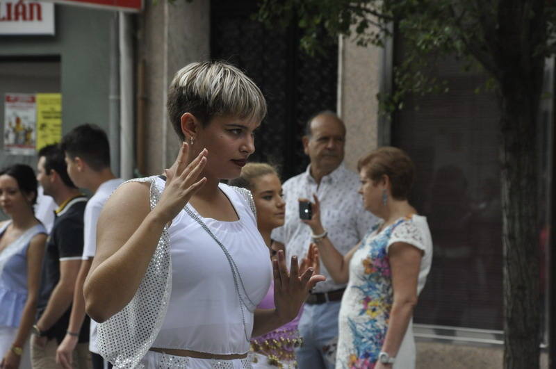 Los bastetanos abarrotan las calles para presenciar la cabalgata de las fiestas