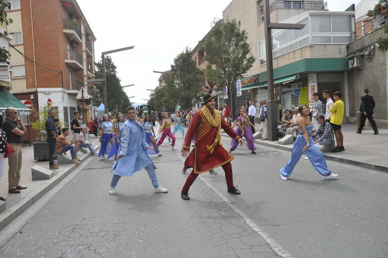 Los bastetanos abarrotan las calles para presenciar la cabalgata de las fiestas