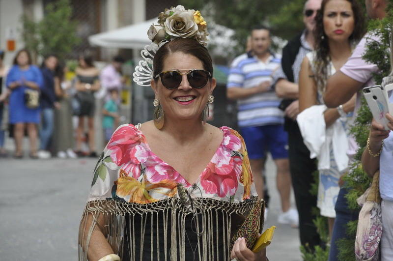 Los bastetanos abarrotan las calles para presenciar la cabalgata de las fiestas