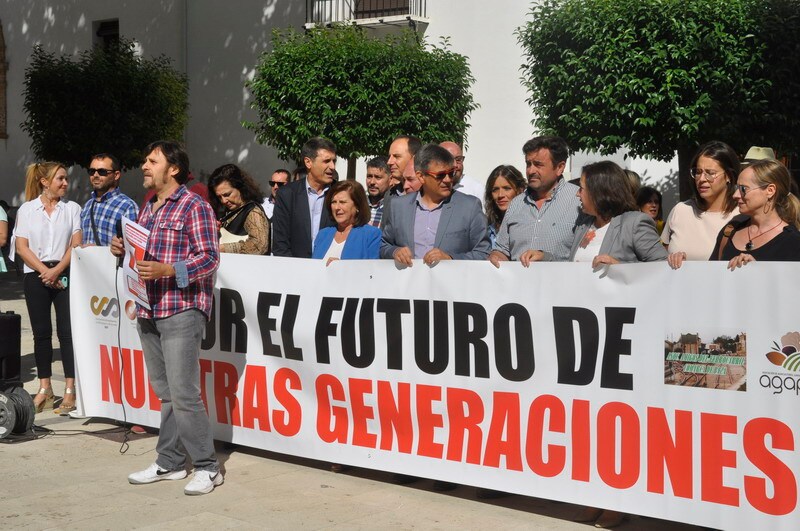 250 personas participan en la concentración organizada por la Asociación Amigos del Ferrocarril de la Comarca de Baza 