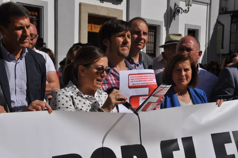 250 personas participan en la concentración organizada por la Asociación Amigos del Ferrocarril de la Comarca de Baza 