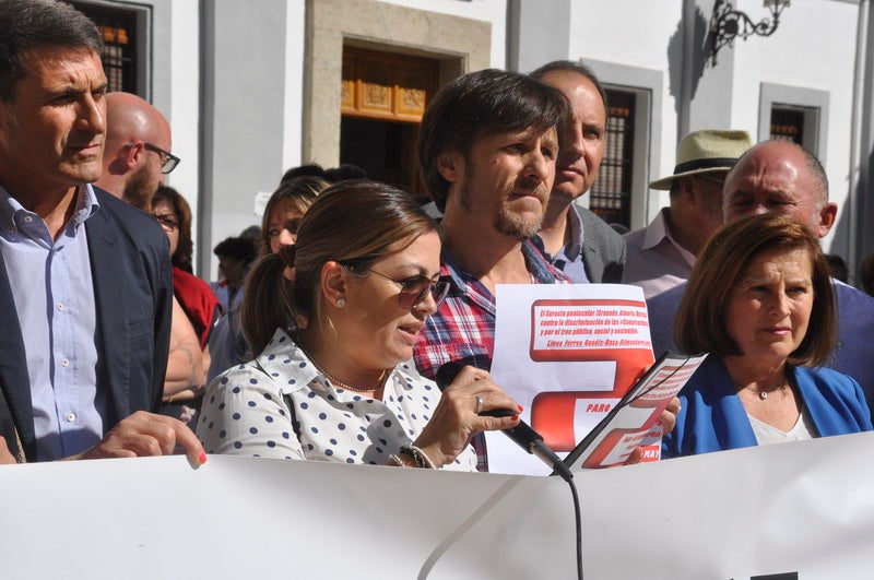 250 personas participan en la concentración organizada por la Asociación Amigos del Ferrocarril de la Comarca de Baza 