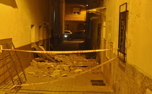 La calle ha quedado precintada por la policía