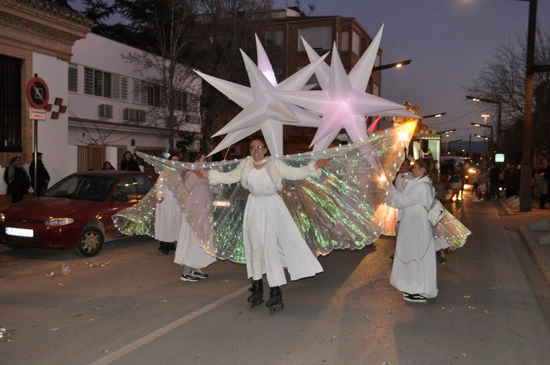 Sus majestades, también han realizado una parada en la Plaza Mayor para recibir a todos los niños y niñas en una noche bastante apacible comparada con otros años de intenso frío