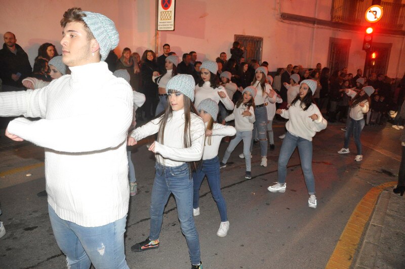 Sus majestades, también han realizado una parada en la Plaza Mayor para recibir a todos los niños y niñas en una noche bastante apacible comparada con otros años de intenso frío