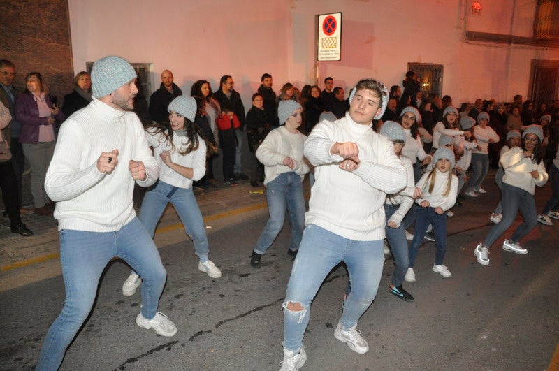 Sus majestades, también han realizado una parada en la Plaza Mayor para recibir a todos los niños y niñas en una noche bastante apacible comparada con otros años de intenso frío