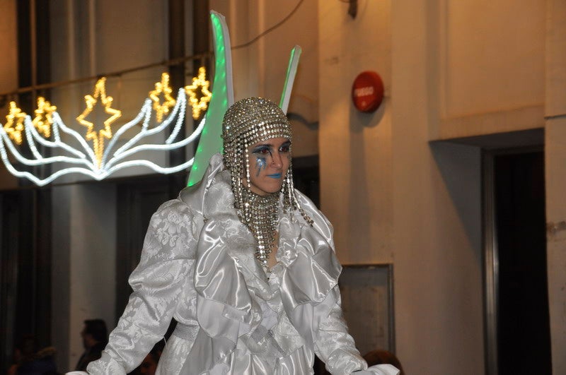 Sus majestades, también han realizado una parada en la Plaza Mayor para recibir a todos los niños y niñas en una noche bastante apacible comparada con otros años de intenso frío