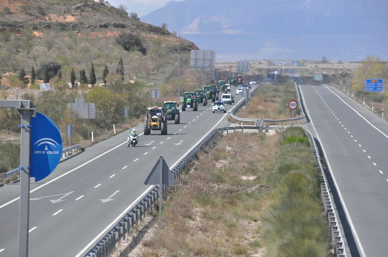 Decenas de tractores marcharon en el norte de la provincia.