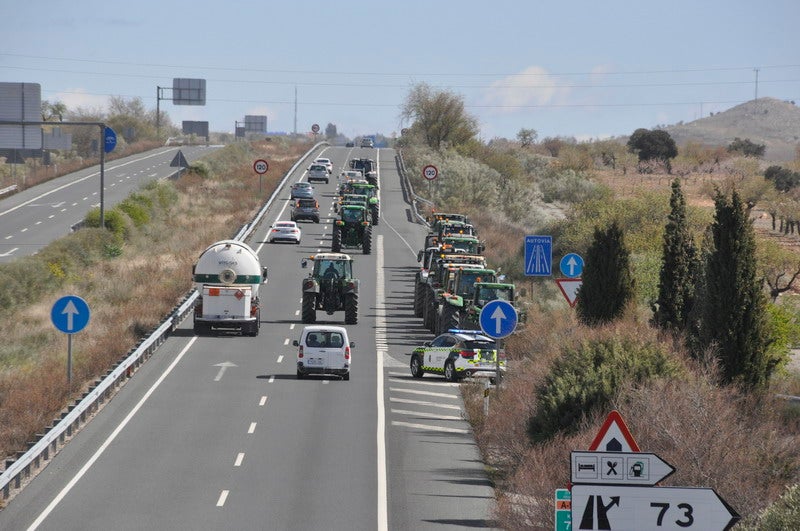 Decenas de tractores marcharon en el norte de la provincia.